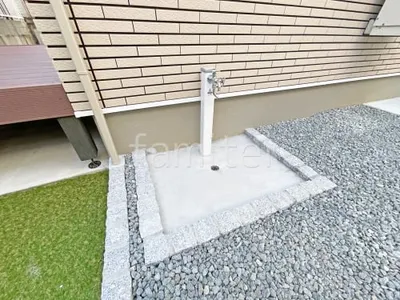 立水栓 ピンコロ囲い水受け(パン) 土間モルタル仕上げ 洗い場