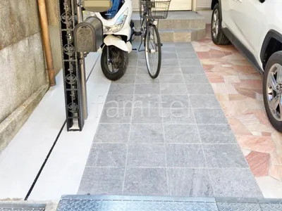 玄関アプローチ 床タイル貼り LIXIL  ピエトラクォーツ