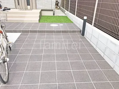 玄関アプローチ 床タイル貼り LIXIL グレイスランド