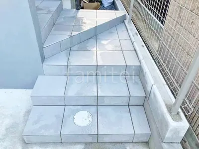 玄関アプローチ階段 床タイル貼り LIXIL アレス