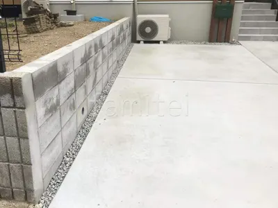 駐車場ガレージ床 土間コンクリート 伸縮目地 土留めコンクリートブロック バラス砕石