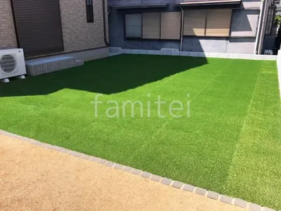 お庭 人工芝 防草シート加工 見切りピンコロ石