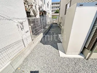 犬走り 防犯砂利敷き バラス砕石 防草シート加工