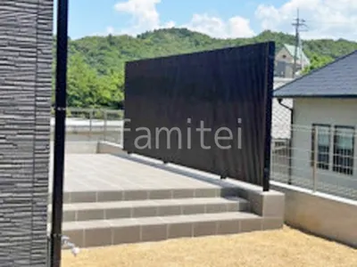 アルミ形材 フェンス LIXIL 木製調プログコートF3型 木調・ラティス スクリーン・格子 タイルデッキ 壁2面  LIXIL グレイスランド ベーシック