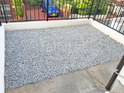 防犯砂利敷き バラス砕石 防草シート加工