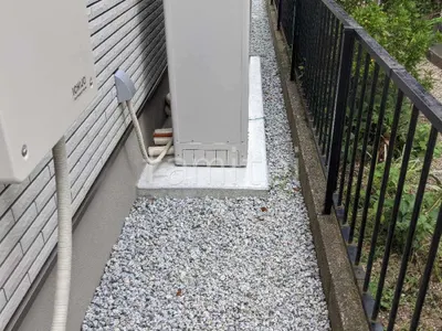 犬走り 防犯砂利敷き バラス砕石 防草シート加工