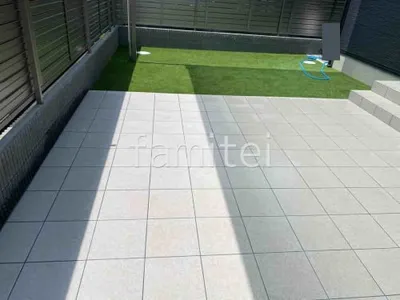 タイルデッキ 壁1面  LIXIL グレイスランド ベーシック 人工芝 防草シート加工 ヨシミツ毛織 リアル人工芝 35mm 