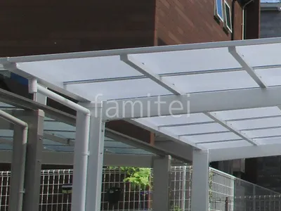 本体色：ナチュラルシルバー  屋根色：クリアマットＳ(熱線遮断）