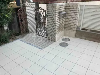 玄関アプローチ 床タイル張りLIXIL パセオ 