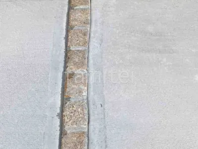  ピンコロ石目地