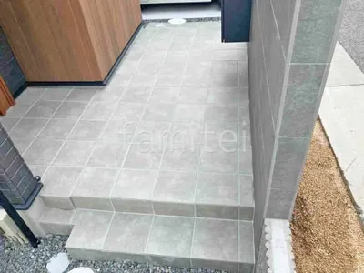 玄関アプローチ 床タイル貼り LIXIL パセオ