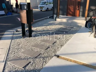 玄関アプローチ 床平板敷き ユニソン リビオ バラス敷き 防草シート加工