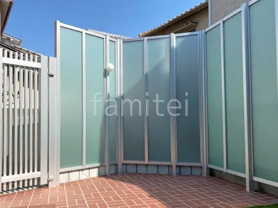 目隠しフェンス塀 三協アルミ LALA スクリーン 8型(ロング採光タイプ)化粧ブロック積 東洋工業 ソリッドストーンポイント LED照明 コイズミ AU 40424L