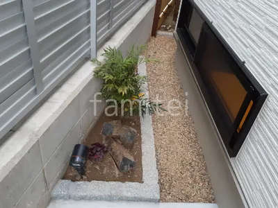 お庭 エコノミースト―ン 六方石乱杭 下草 植栽 スポットライト照明 Panasonic XLGE0001CE1 縁石 ピンコロ石