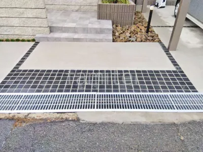 玄関アプローチ 床石張り ユニソン クレモナピース