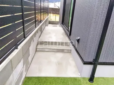 勝手口モルタルステップ