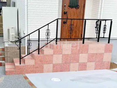 玄関アプローチ階段 床タイル貼り アイコットリョーワ マディソン