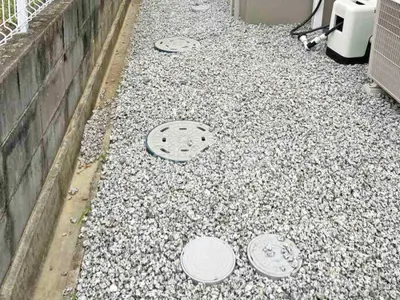 犬走り 防犯砂利敷き バラス砕石 防草シート加工