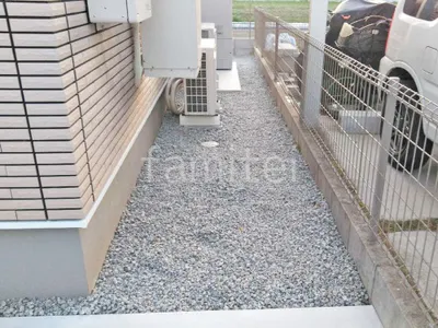 犬走り 防犯砂利敷き バラス砕石 防草シート加工