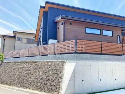 ブロック塀 （化粧ブロック） ユニソン ジャスティ  アルミ形材 フェンス YKKAP 木製調ルシアスYS3F型 横スリット 目隠し 木調・ラティス