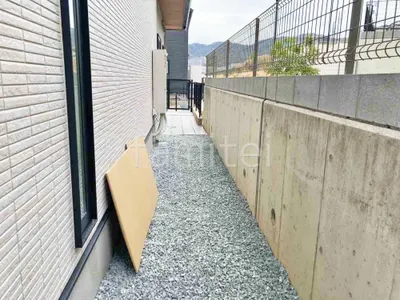 犬走り 防犯砂利敷き バラス砕石 防草シート加工