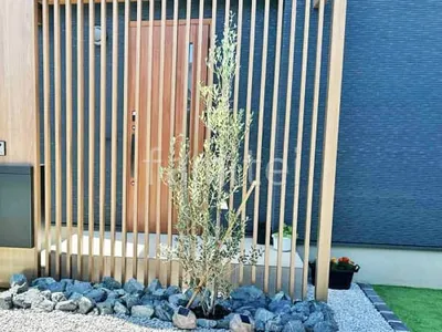 ロックガーデン シンボルツリー オリーブ 常緑樹 植栽の外構施工例