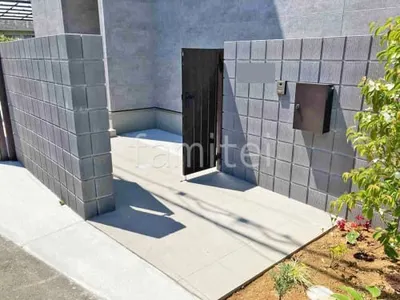 玄関アプローチ 床タイル貼り LIXIL コンテII