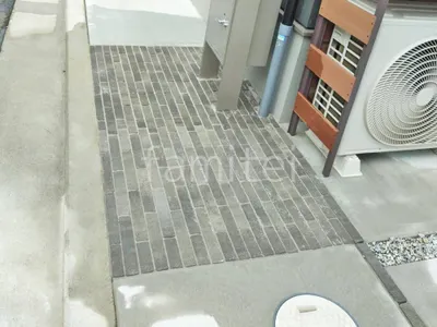 玄関アプローチ 床平板敷き ユニソン フラミア