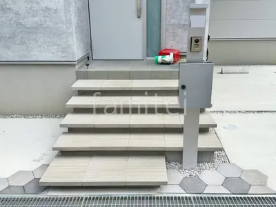 玄関アプローチ 浮遊階段（蹴込み階段） 床平板敷き ユニソン ベガスネオ