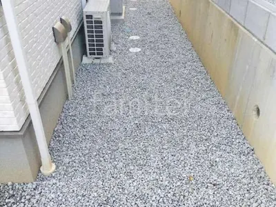 犬走り 防犯砂利敷き バラス砕石 防草シート加工