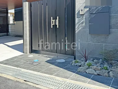 玄関アプローチ 床タイル貼り LIXIL ベスパ