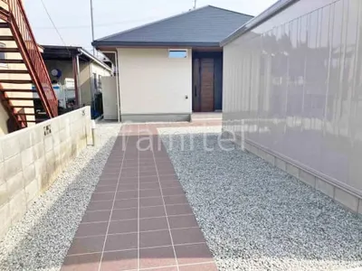 玄関アプローチ 床タイル貼り LIXIL グレイスランド