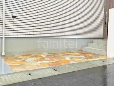 玄関アプローチ 床石貼り 乱形石 石英岩