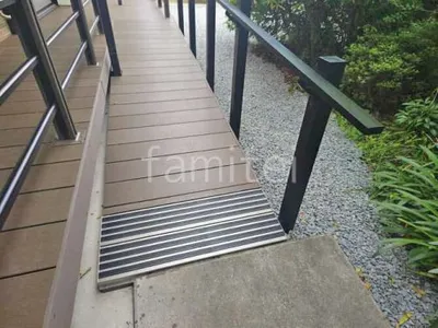 人工木デッキ  LIXIL 人工木 樹ら楽ステージ 