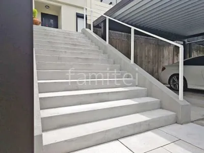 玄関アプローチ階段 モルタル仕上げ