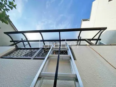 ２階ベランダ屋根  YKKAP ソラリアR アール屋根 スタンダード 壁付