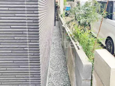 犬走り 防犯砂利敷き バラス砕石 防草シート加工