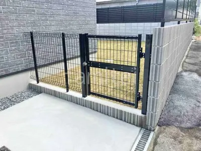 境界フェンス LIXIL ハイグリッドN8型 勝手口門扉