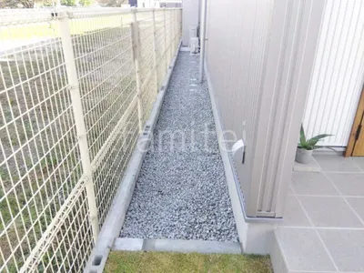 犬走り 防犯砂利敷き バラス砕石 防草シート加工