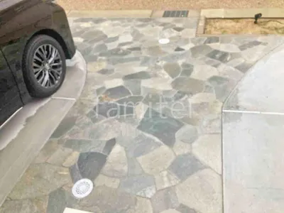 玄関アプローチ 床石貼り 乱形石 石英岩