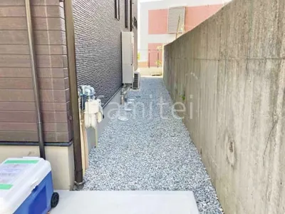 犬走り 防犯砂利敷き バラス砕石 防草シート加工