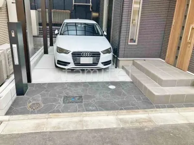 玄関アプローチ 床石貼り 乱形石 石英岩