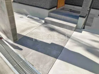 玄関アプローチ 床タイル貼り アイコットリョーワ アーレイ