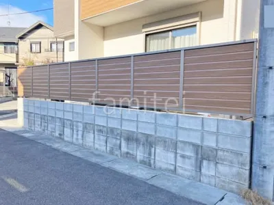 ブロック塀 （化粧ブロック） 太陽エコブロックス 普通CB  アルミ形材 フェンス LIXIL 木製調AB YL2-K型 横ルーバー2 片面 目隠し 木調・ラティス