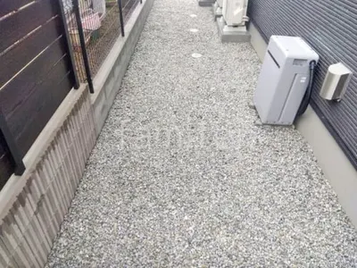 犬走り 防犯砂利敷き バラス砕石 防草シート加工