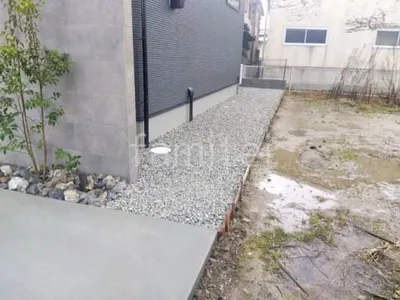 犬走り 防犯砂利敷き バラス砕石 防草シート加工