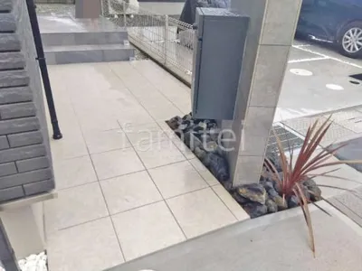 玄関アプローチ 床タイル貼り LIXIL グレイスランド