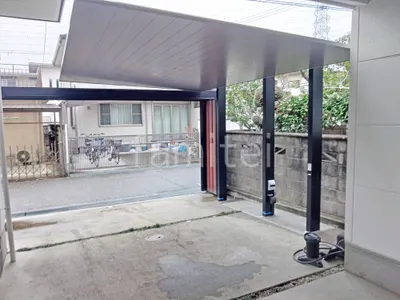 柱色 ブラック 屋根色 シャイングレーF