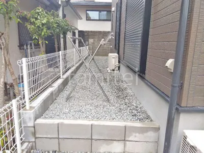 犬走り 防犯砂利敷き バラス砕石 防草シート加工