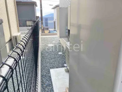 犬走り 防犯砂利敷き バラス砕石 防草シート加工